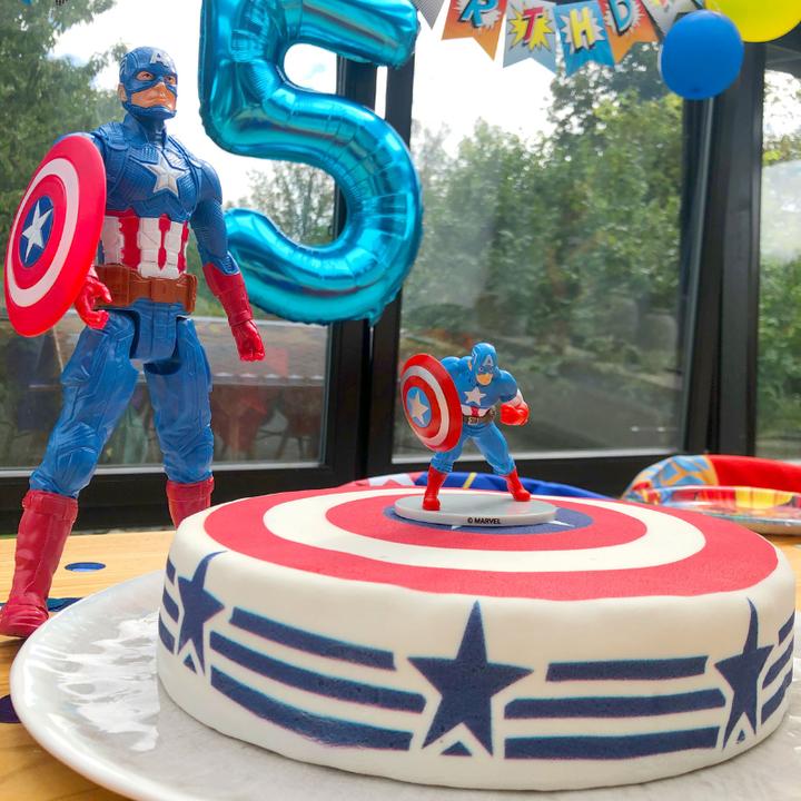 Captain America® på Stars-and-Stripestårta