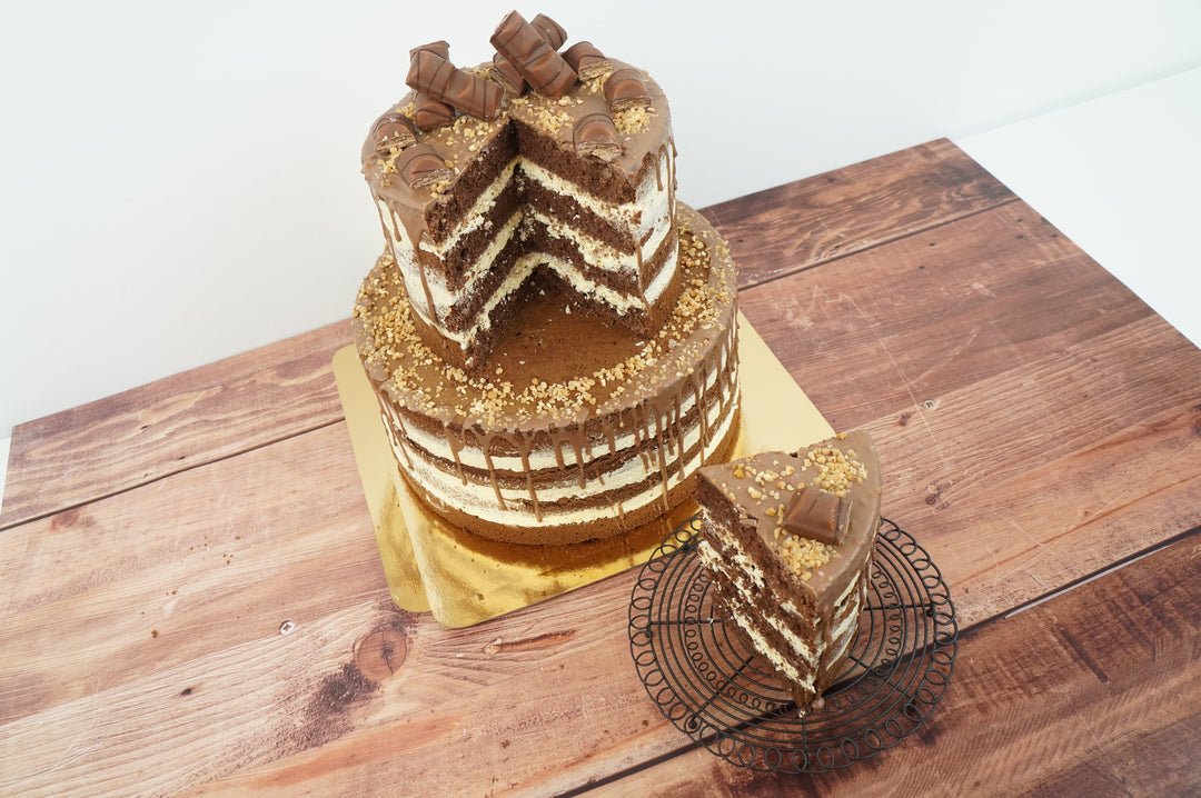 2-stoeckige_Torte_mit_kinder_bueno_Riegeln