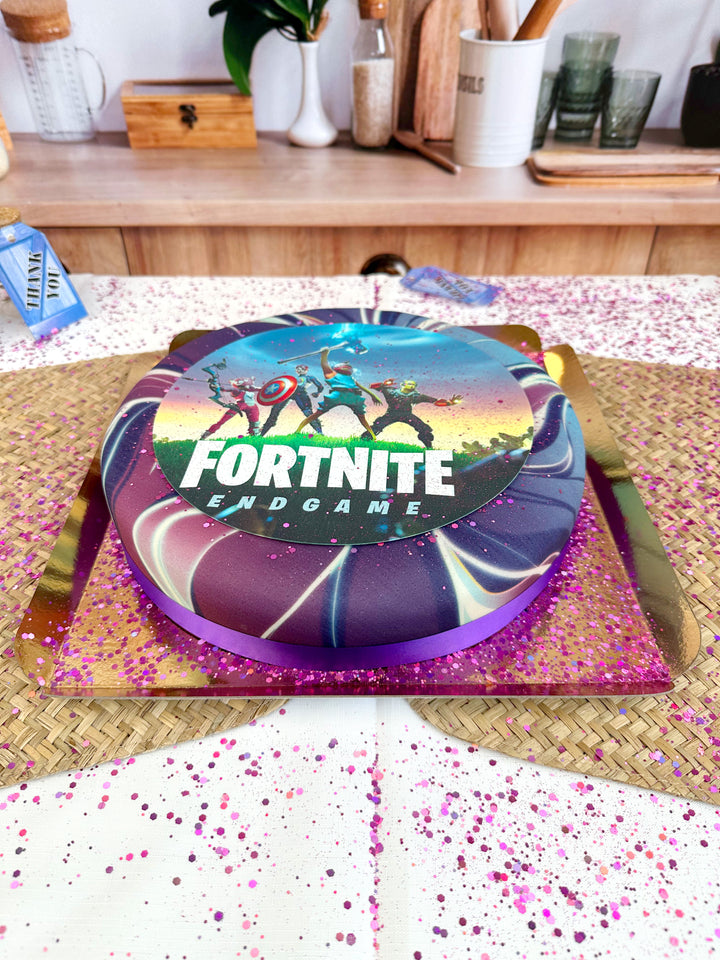 Fortnite®-tårtdekoration på galax-tårta