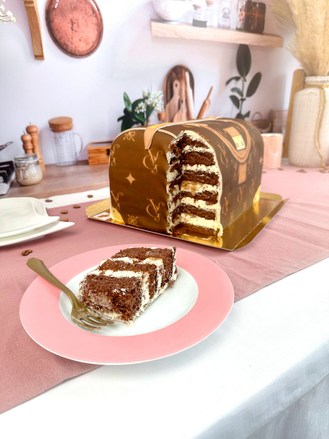 Handväsktårta VG, Brun med beiga detaljer