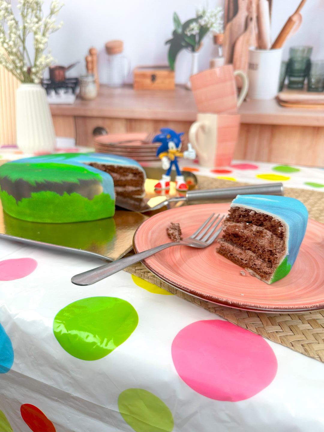 Sonic® Figur auf Insel-Torte