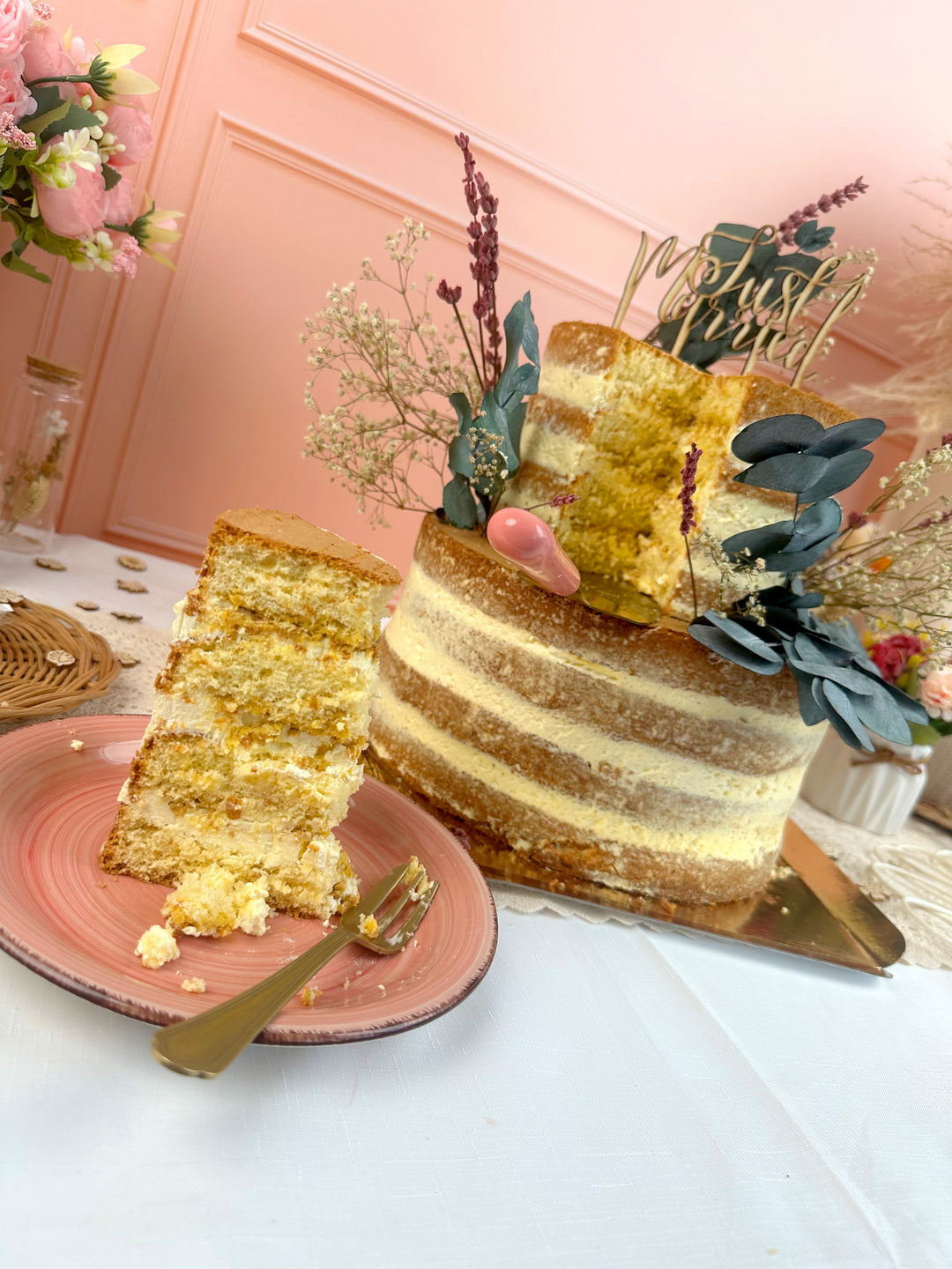 Naked Cake, bröllopstårta Vanilj/hallon
