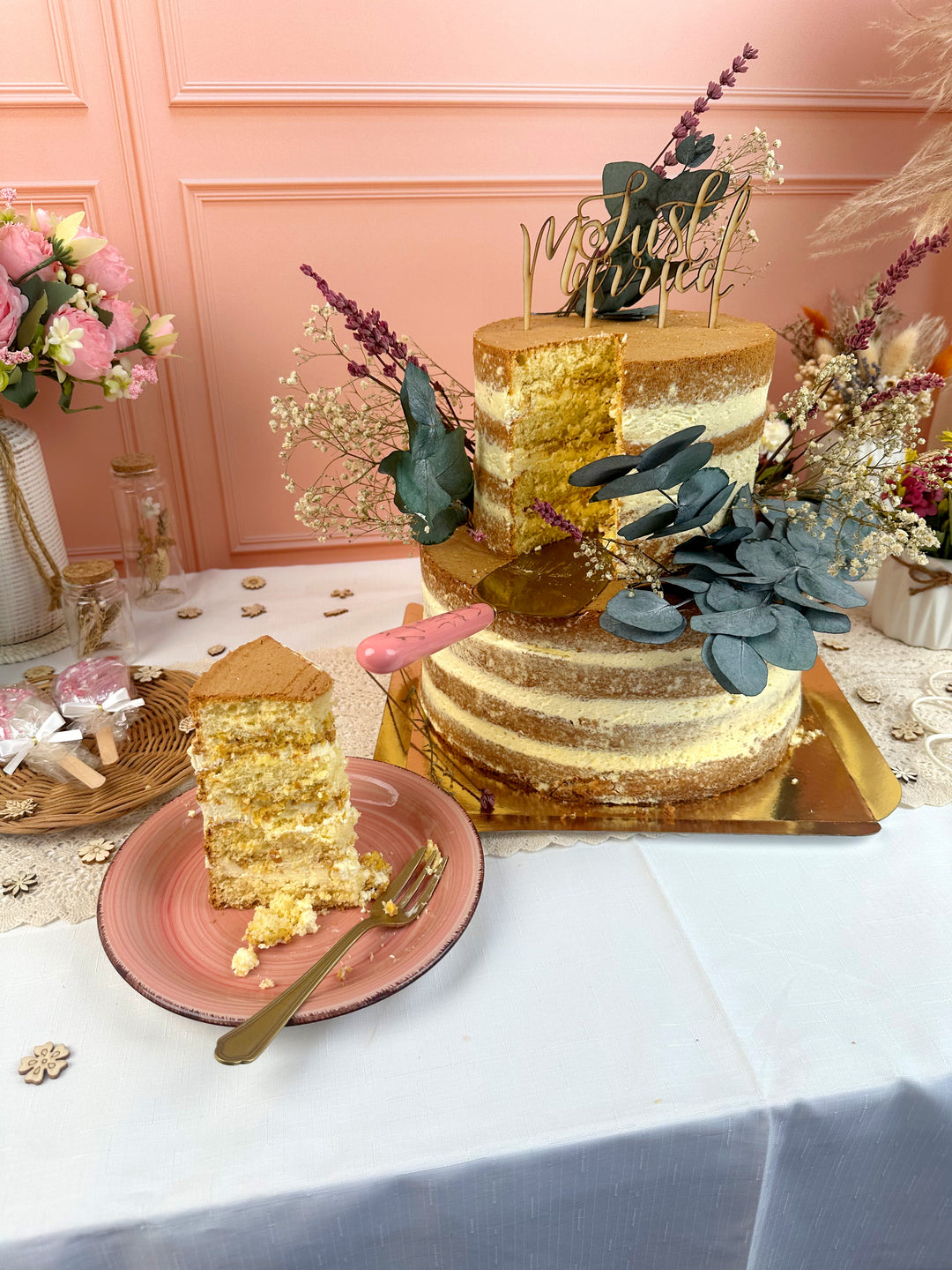 Naked Cake, bröllopstårta Vanilj/hallon