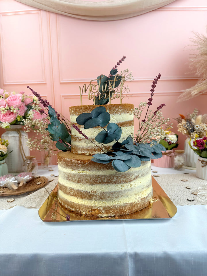 Naked cake vanilj bröllopstårta med kexcrunch