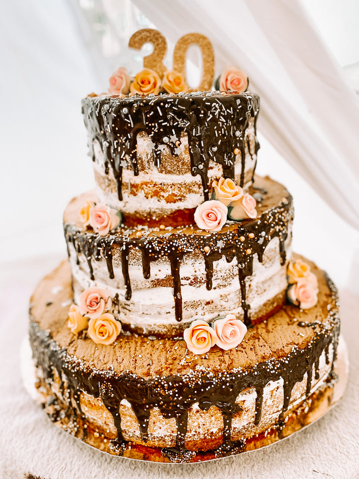 Naked cake i tre våningar - Vanilj/hallon