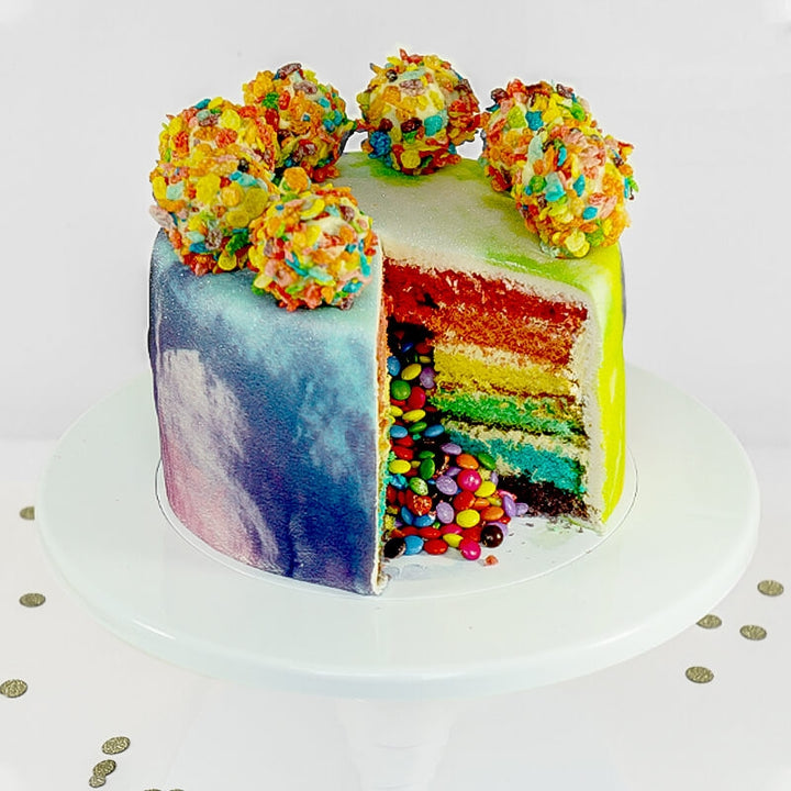rainbow-pride-cake mit rainbow füllung